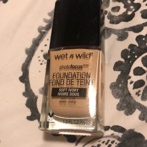Wet n wild foundation